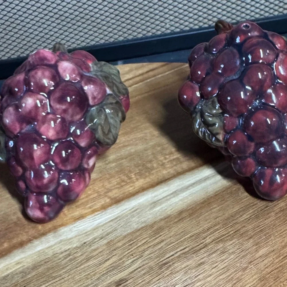 Vintage Ceramic Purple Grape Cluster Salt and Pepper Shaker Set Vineyard Decor